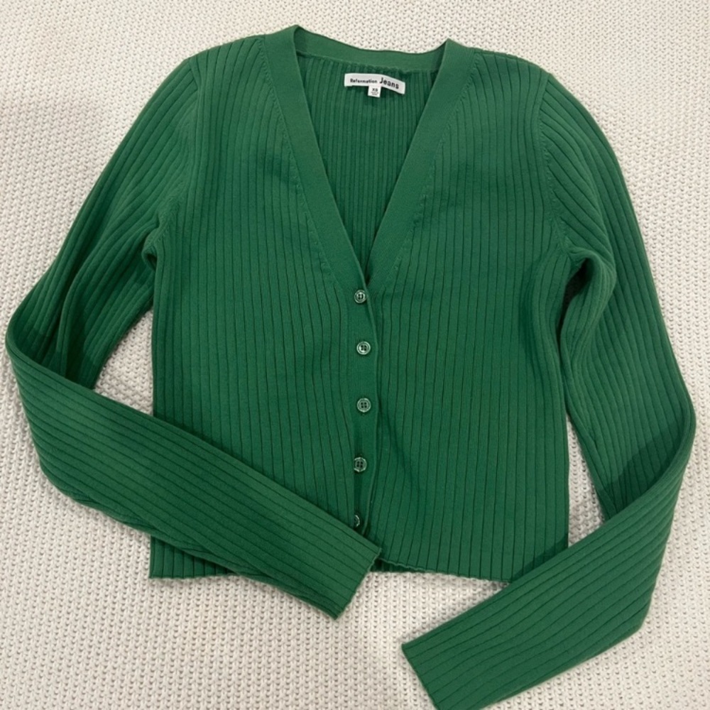 Reformation Gilda Ribbed V Neck Cardigan - Kelly Green
